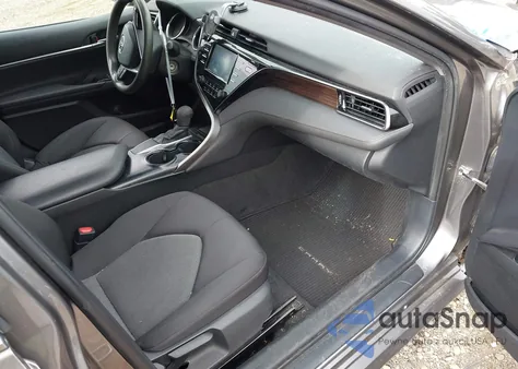 2019 Toyota Camry Le z USA, uszkodzony, nr VIN 4T1B11HKXKU260141